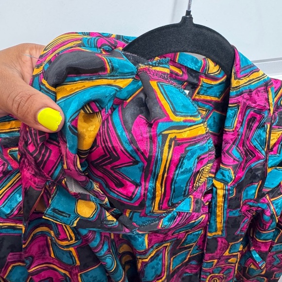 Vintage Da-Rue Multicolored Blouse with Tie, Shoulder Pads, Elastic Waist - Picture 6 of 9